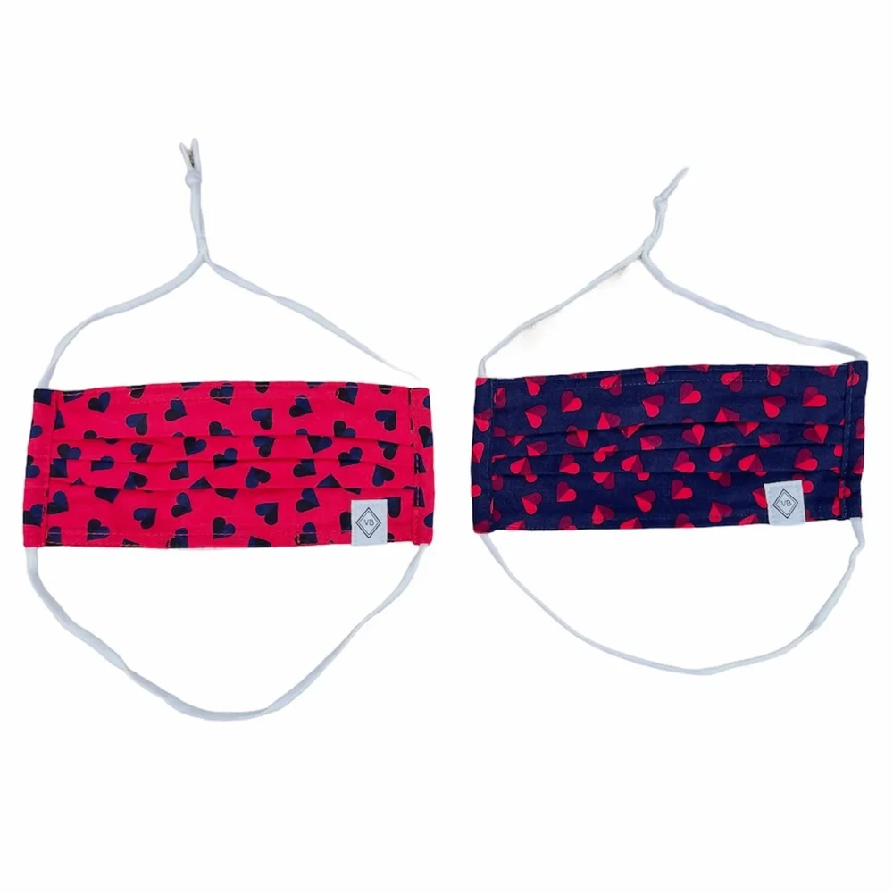 Vera Bradley 2 Sweet Hearts Pleated Face Mask, Red
